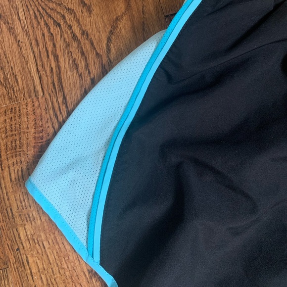 Nike Running Shorts - Picture 2 of 3